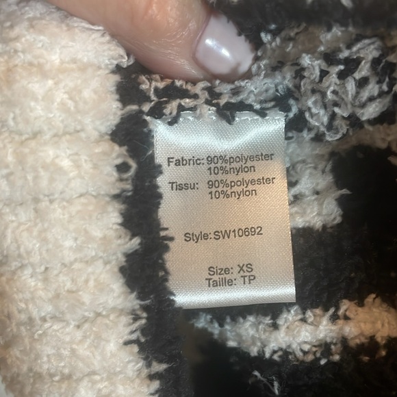 ⚪️⚫️NWT ELAN  XS Quarter zip, super soft sweater white/black P2P 22⚫️⚪️ - Picture 3 of 4